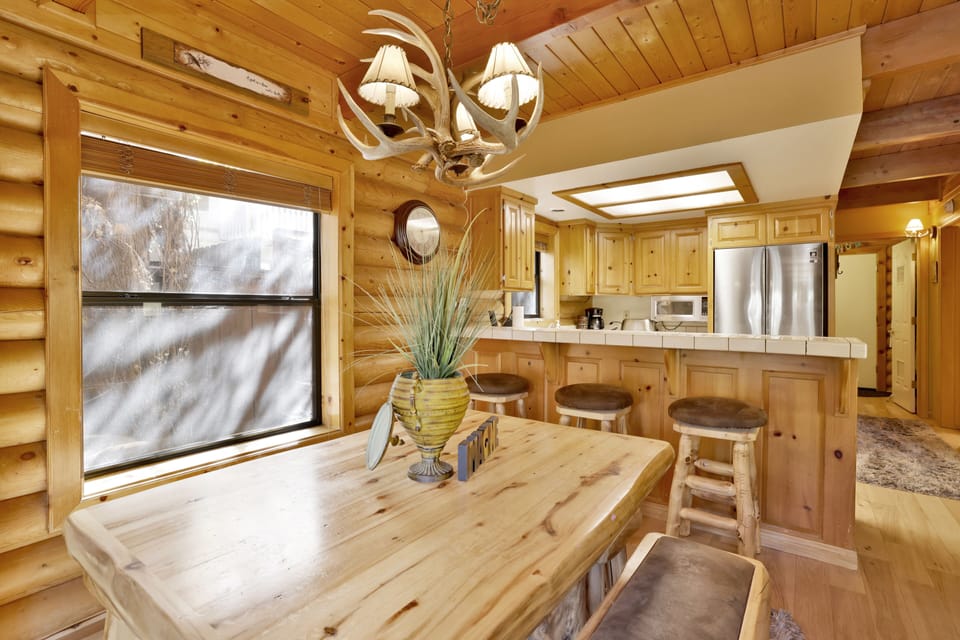 An inviting dining area designed for comfort and connection. The space feels open and airy, with a warm atmosphere that makes everyday meals and special gatherings equally enjoyable.