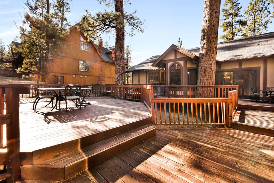 Private outdoor hot tub, a propane BBQ surrounded by tall pines, perfect for relaxing under the trees after a day of adventure—enjoy peaceful forest views, fresh air, and a truly rejuvenating stay.
