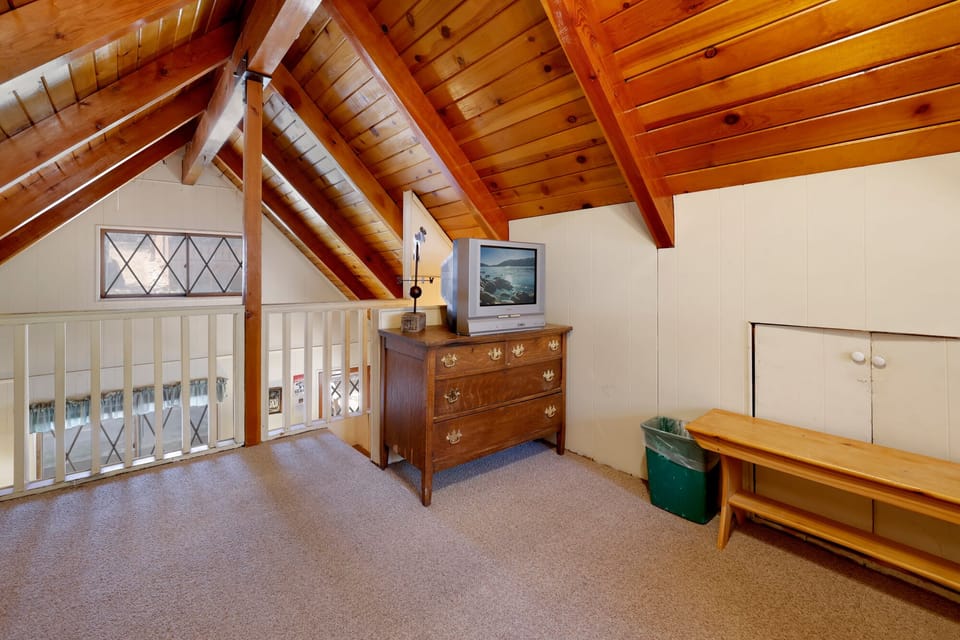 Bright loft space featuring two twin beds, ideal for guest comfort and shared stays.