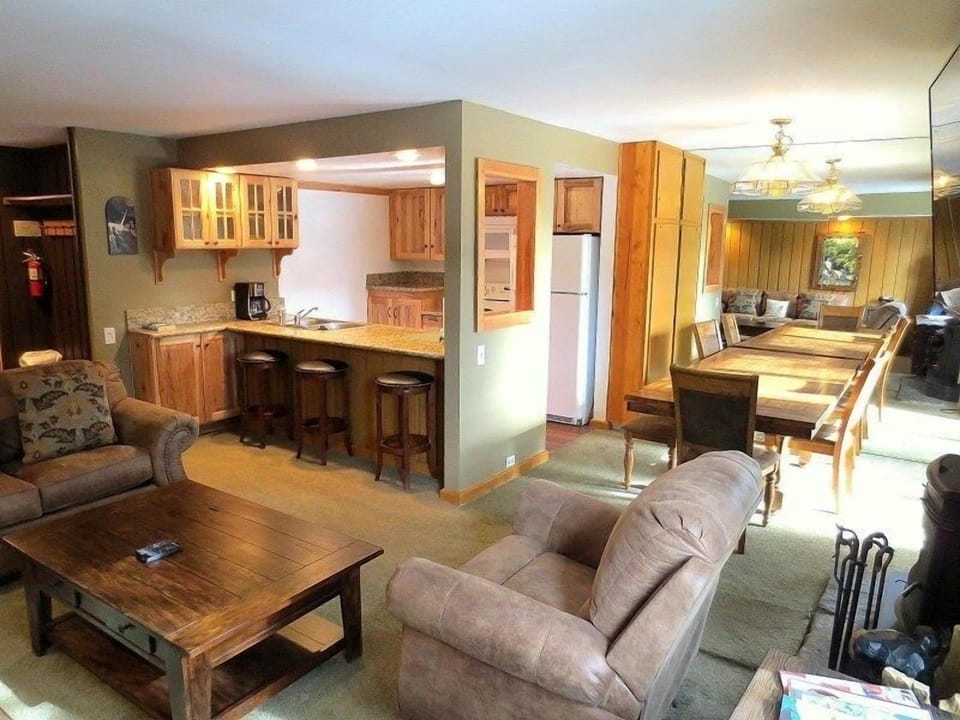 Bar and dining area