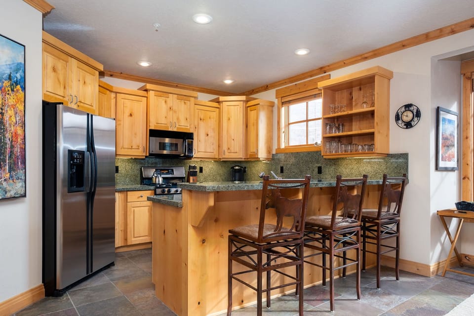 Breakfast bar seating for 3 in the kitchen