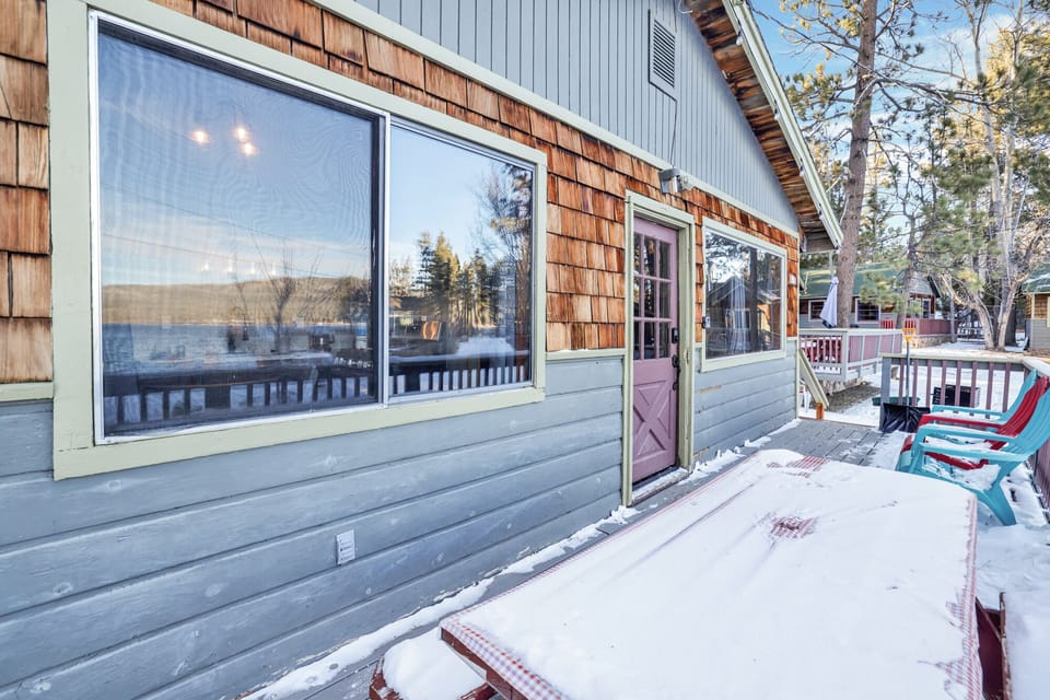 Enjoy a relaxing evening with a view of the lake and the other cabins around.