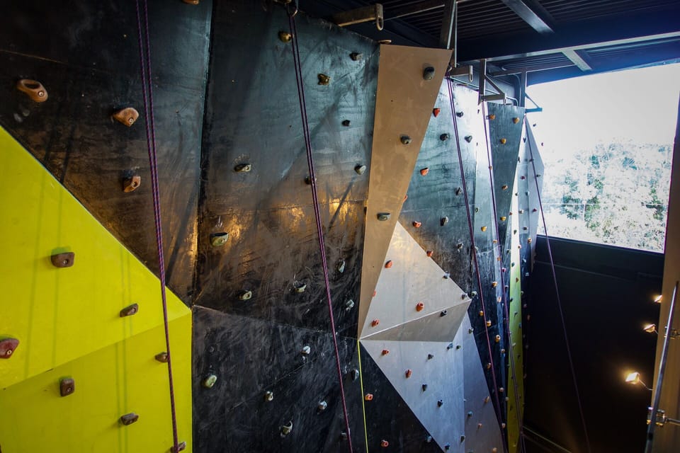 Climbing wall