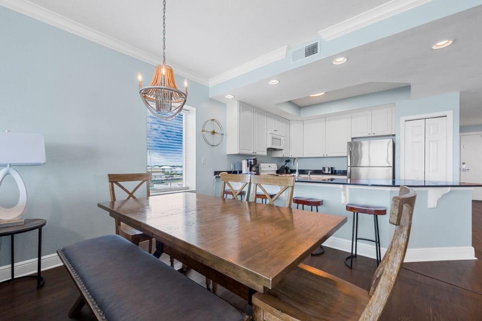 San Carlos 409 Dining Table Seats 6