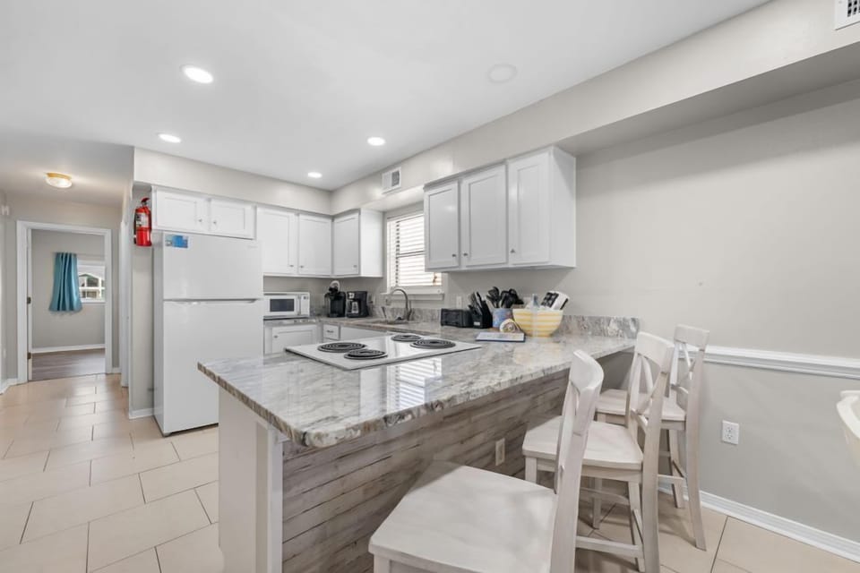 Bonhomme Richard East Kitchen Counter Seats 3