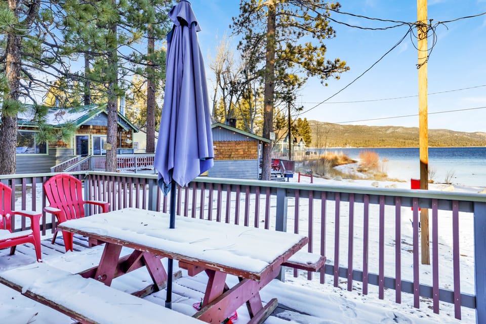 Enjoy a relaxing evening with a view of the lake and the other cabins around.