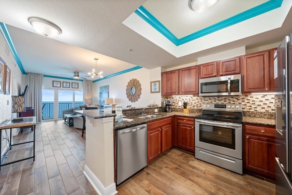 9 Crystal Tower 1507 Kitchen