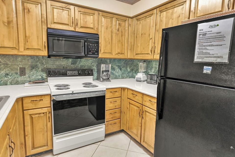 beautiful wood cabinets and full size appliances