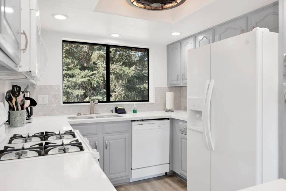 Modern, fully equipped kitchen with updated appliances, ample counter space, and a bright open layout perfect for preparing meals and enjoying time together.
Tags: Kitchen, Fully Equipped Kitchen, Modern Kitchen