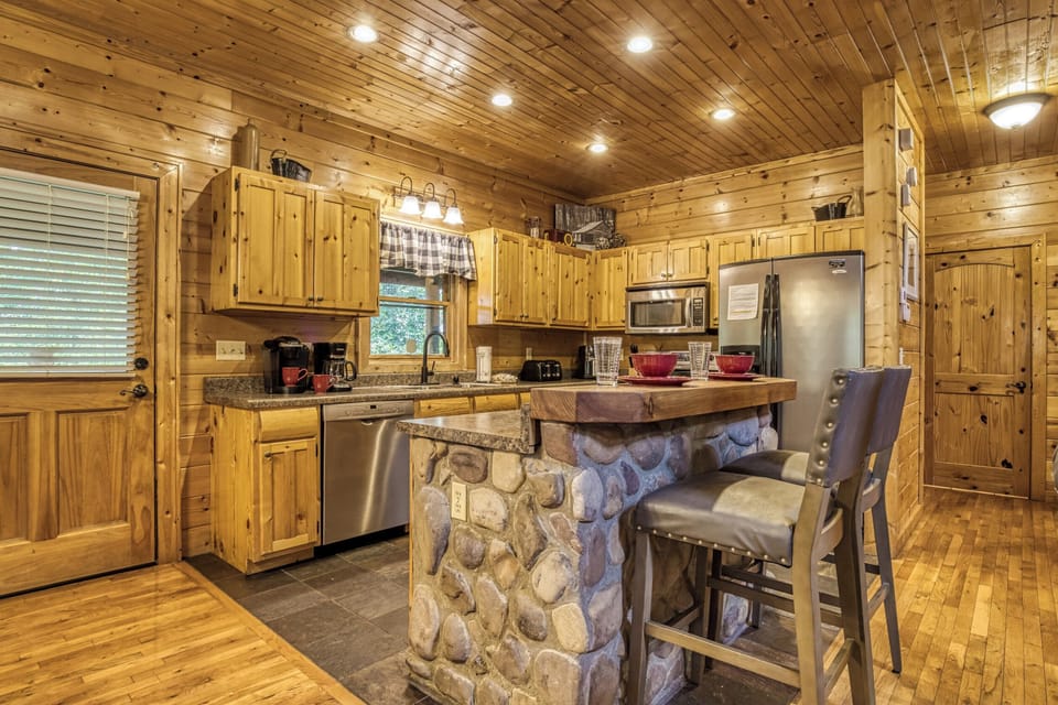 Island in Kitchen!!