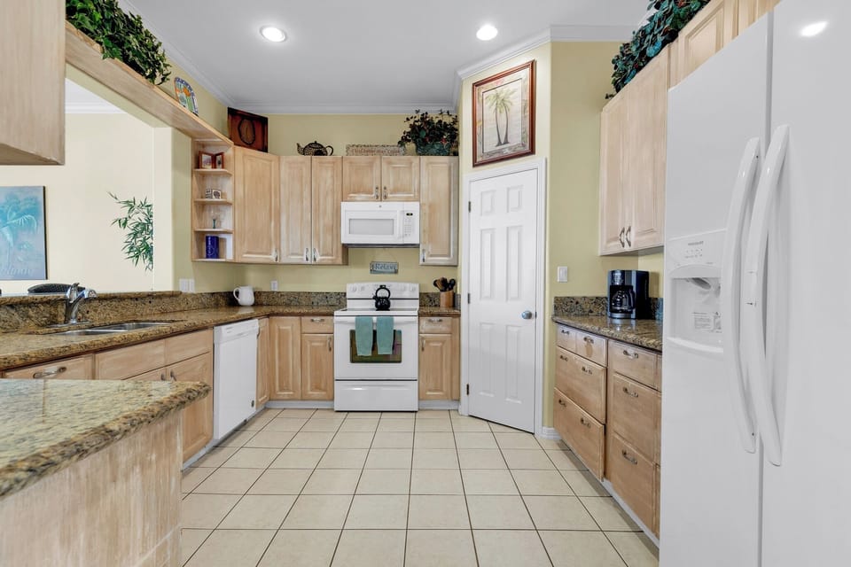 Large full kitchen to prepare meals for your whole group!