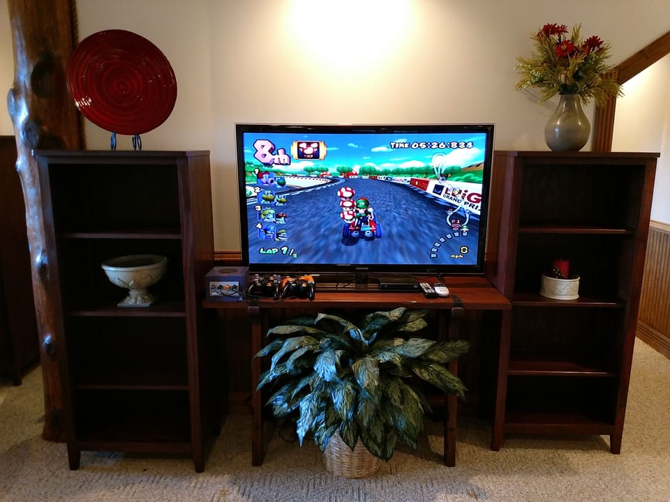 LED TV w/HBO, Cinemax, Showtime, Blue-Ray, Direct TV and Nintendo Gamecube!