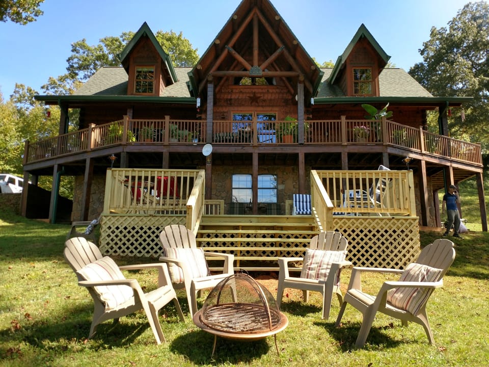 Gorgeous Deck with Stunning  Mountain View - BBQ, Fire Pit, Chairs, Dining