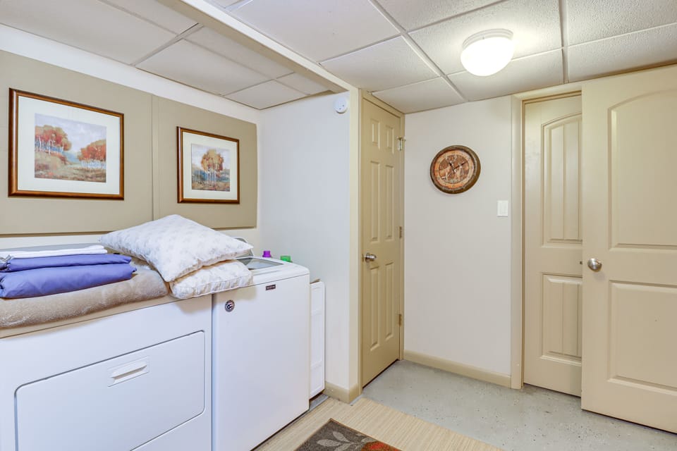 In-Unit Laundry Machines | Linens/Towels Provided