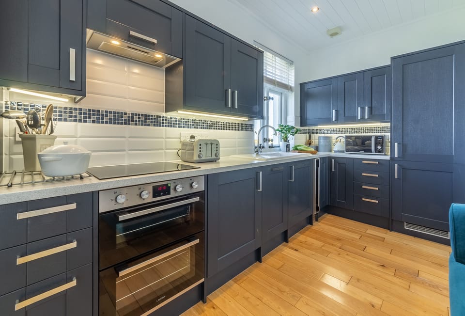 Ground floor: Modern and well-equipped kitchen