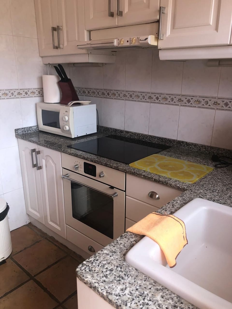 Fully equipped kitchen with everything you need for easy holiday cooking