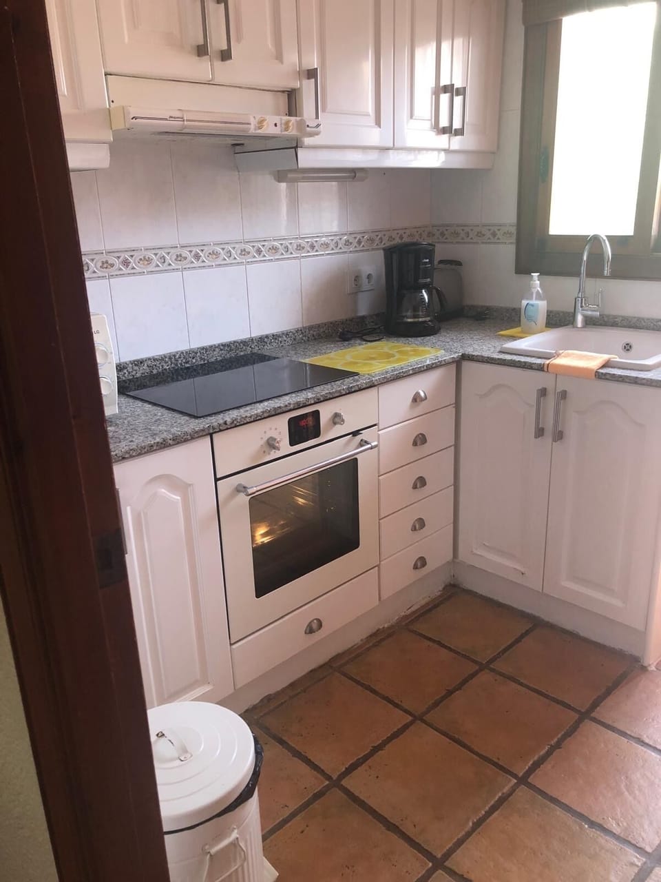 Fully equipped kitchen for simple meals