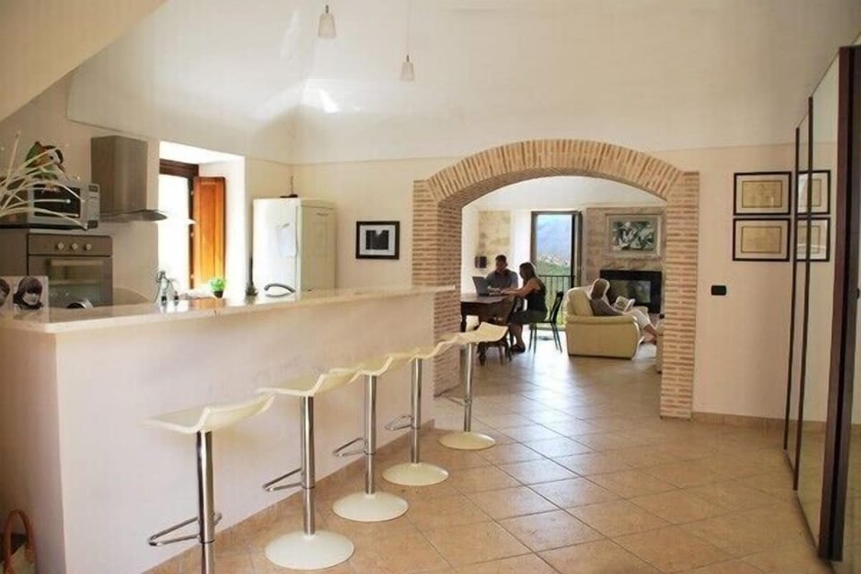 Kitchen to Sitting room