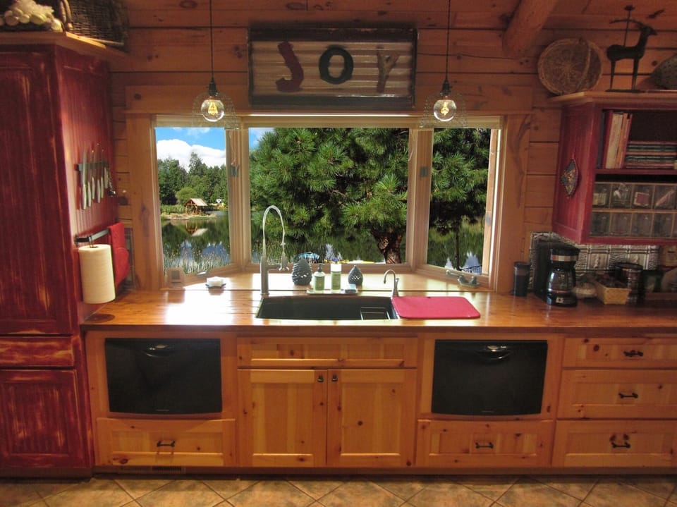 Big Sink 2 dishwashers one each side all with great view