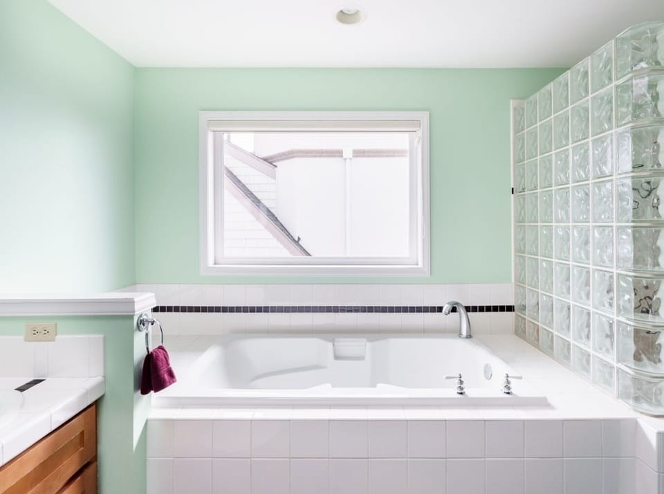 Large soaking tub
