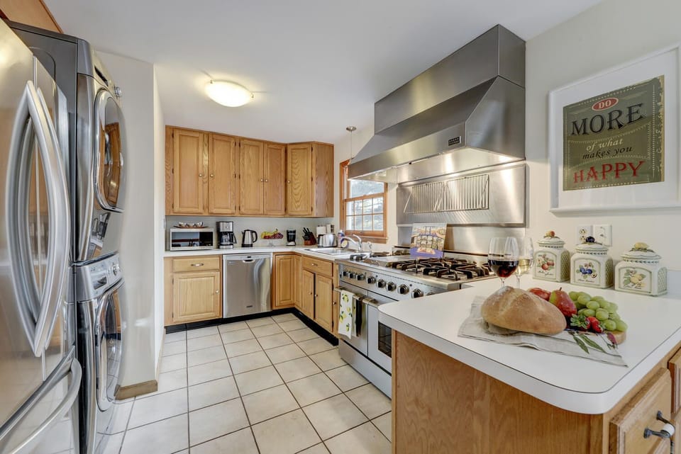 Large Kitchen with Chef Quality Stove, Dishwasher, Refrigerator, Microwave, Coffee Maker, Teapot, Magic Bullet Mixer, Toaster and Washer/Dryer and more...

