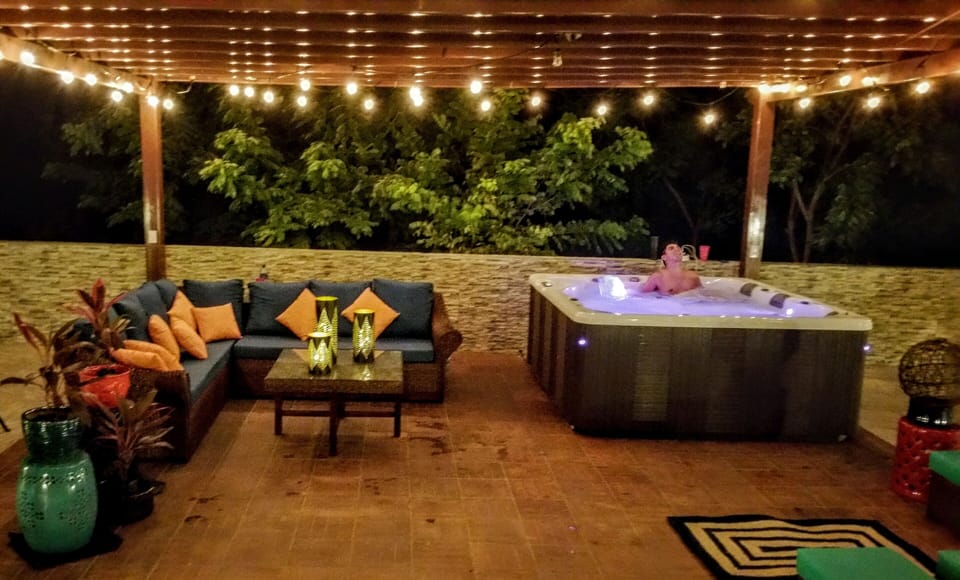 Outdoor spa tub