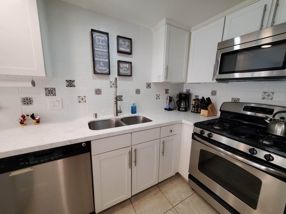 Newly remodeled kitchen with cararra marble - Magic Mouse Townhouse 