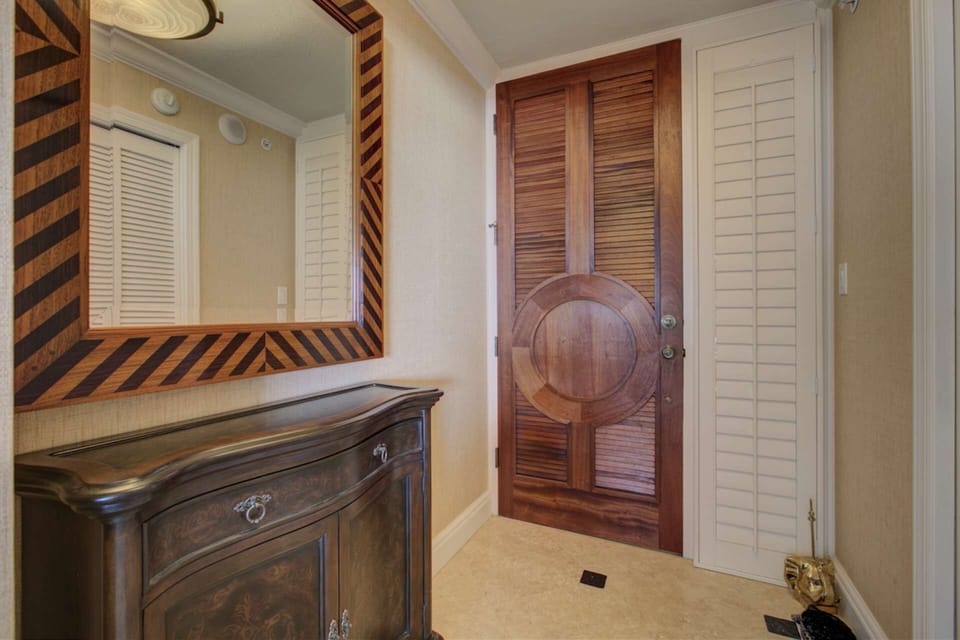 Enter into a Gulf of Mexico viewing oasis!  Vacationing at it's best.