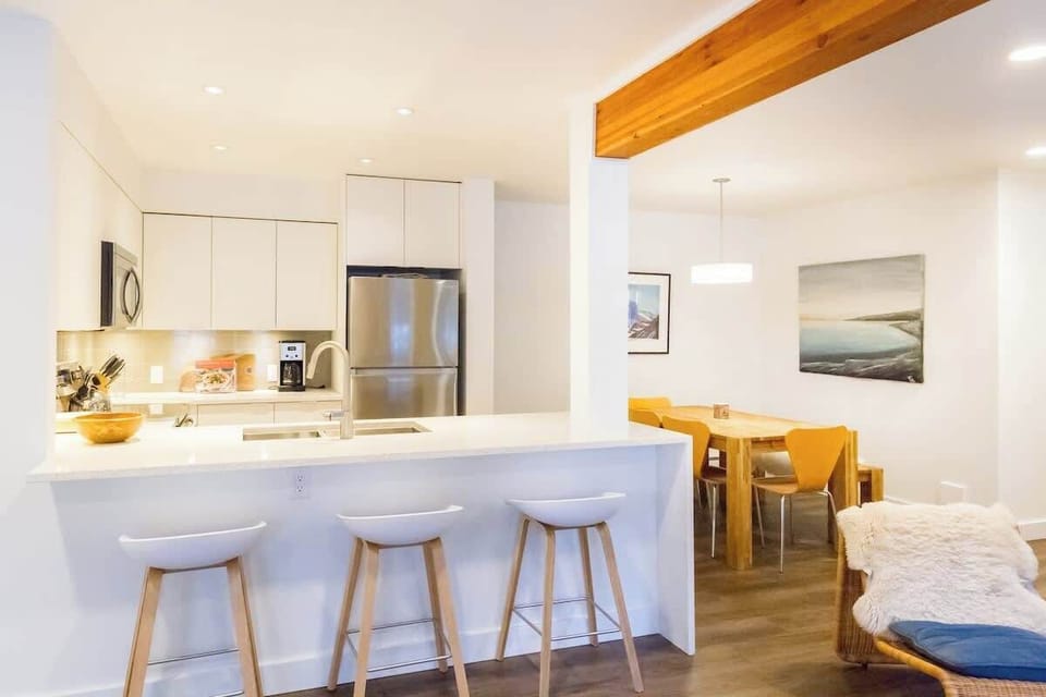 Kitchen/Dining Area