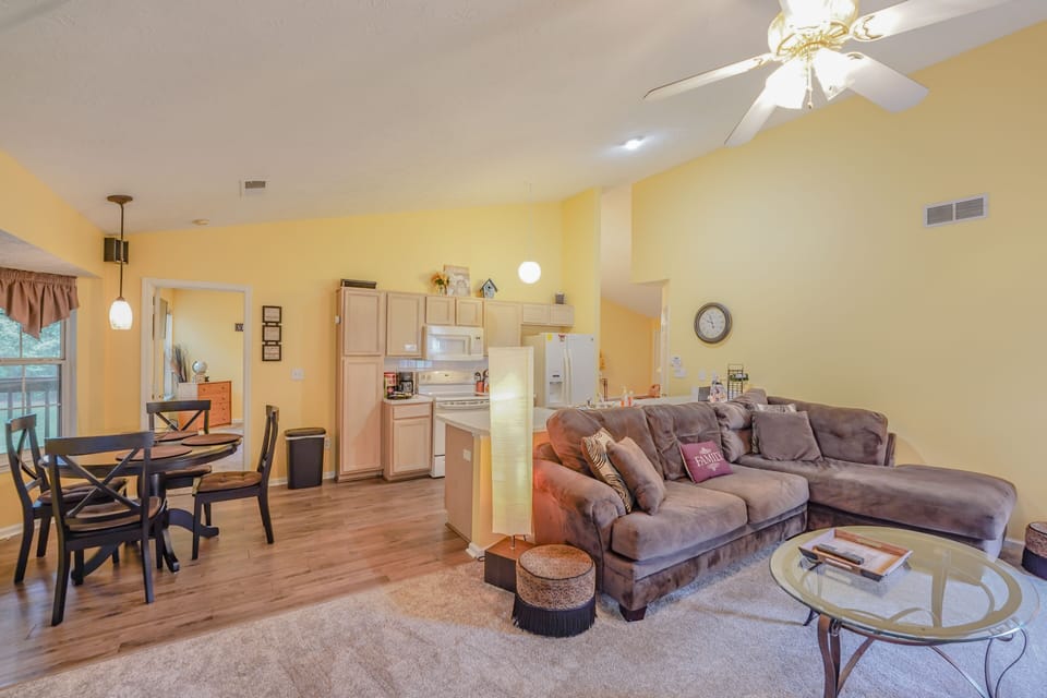 Family Dining/Lounging Areas!