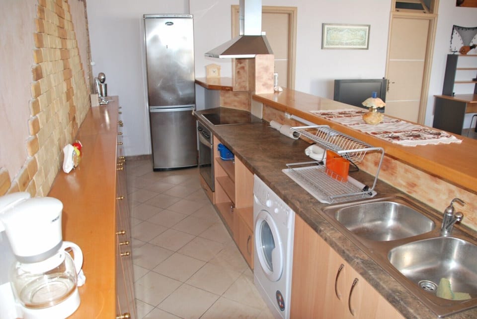 Pyxida, kitchen