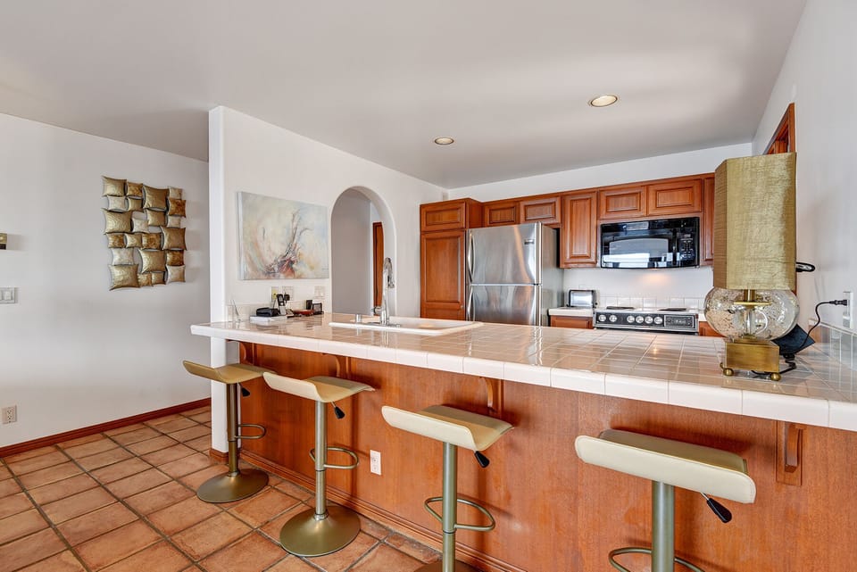 8-KITCHEN OVER BREAKFAST BAR RS.jpg