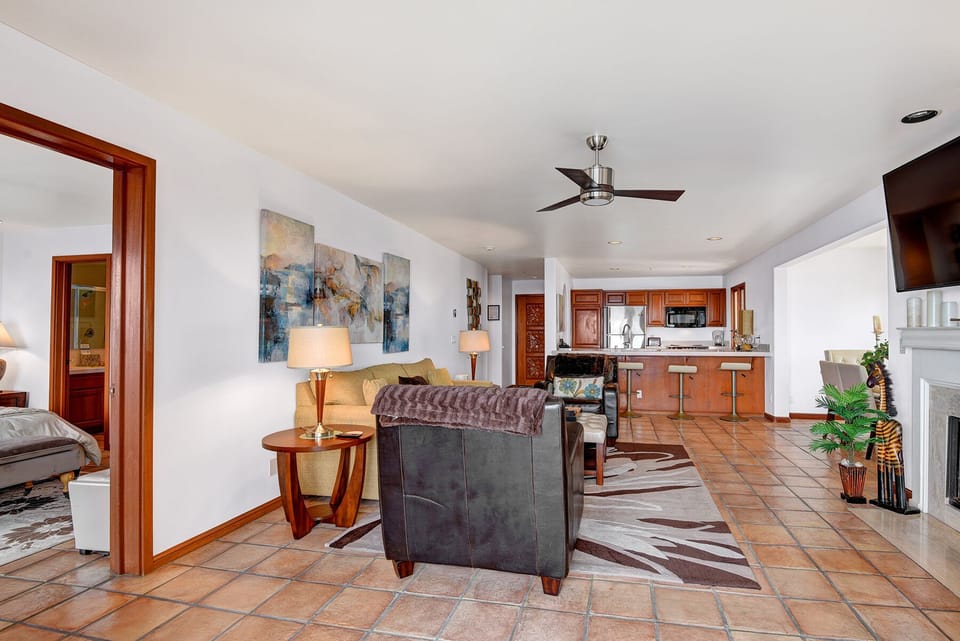 6-LIVING ROOM REVERSE TO KITCHEN RS.jpg
