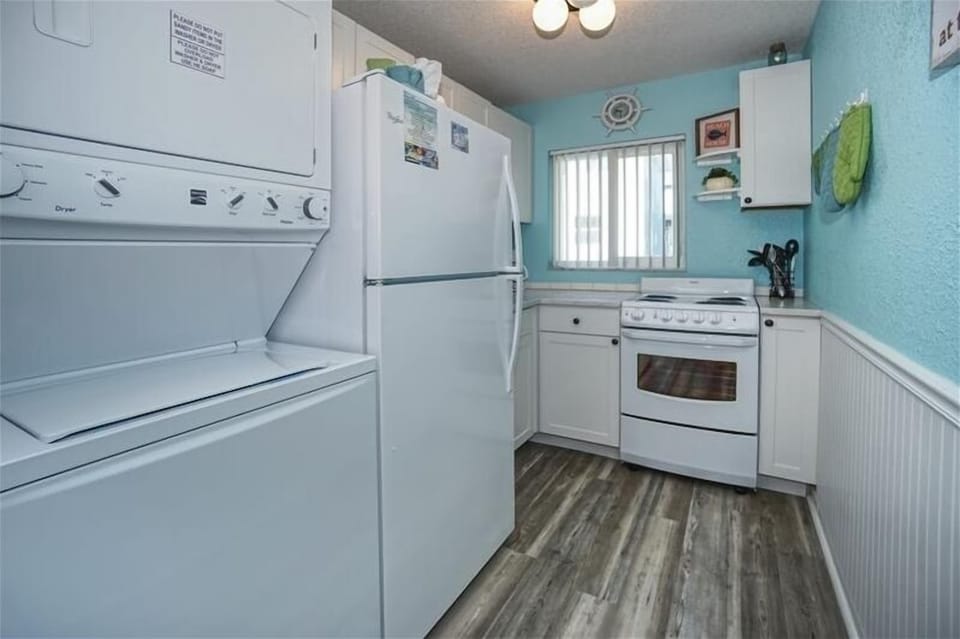 kitchen with washer/dryer