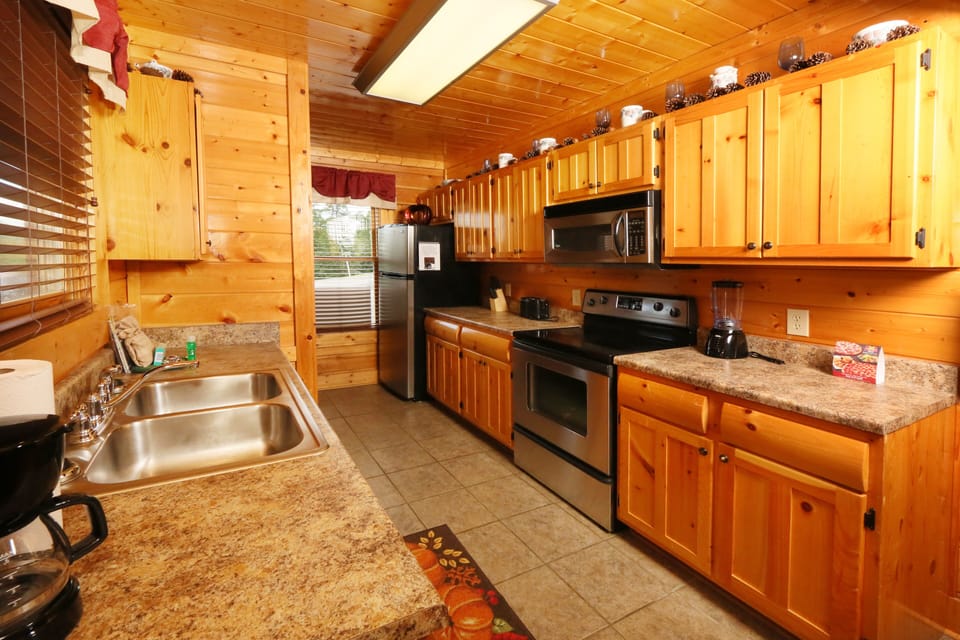 Full Kitchen with appliances