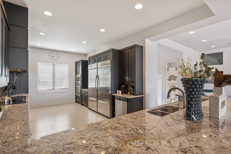 Large kitchen with ample counter space for everyone to help cook