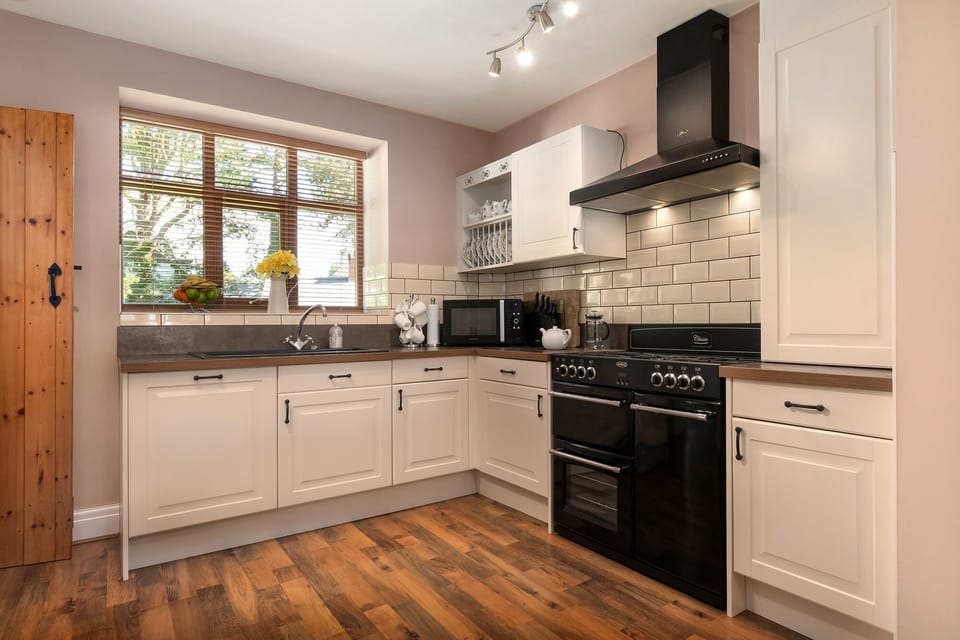 Designer kitchen by Mobalpa. Quiet integrated appliances