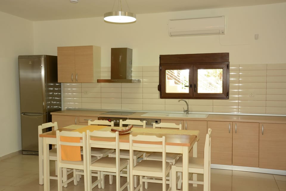 Dining Area - Kitchen