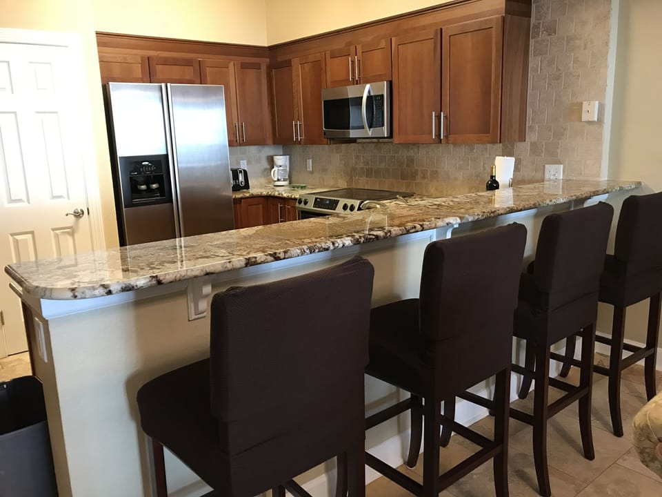 Countertop bar seating with 4 bar stools 