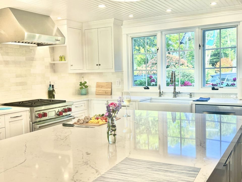 Subzero & in-island fridge drawers, plenty of light & prep space, island seats 5