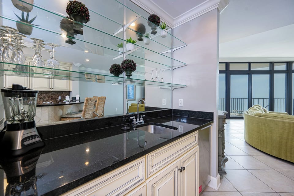 Embrace the coastal vibe as you mix refreshing drinks at the wet bar, perfect for sharing laughter with loved ones