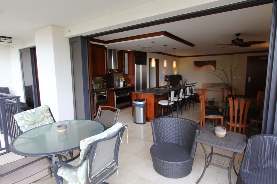 Lanai To Dining and Kitchen