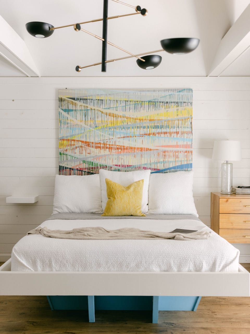 Light filled, cozy, spacious and creatively designed.
Pet friendly 