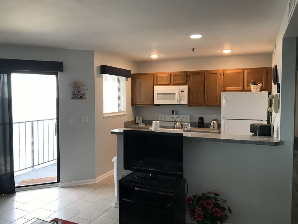 New smooth ceilings and high hats in kitchen