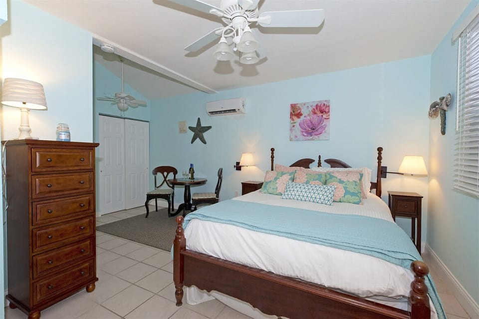 Comfortable Queen Bed The Cottage