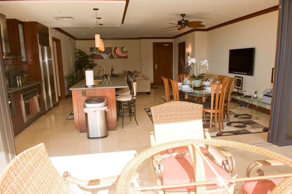 Lanai to dining room view in this Oahu, Hawaii vacation rental by owners