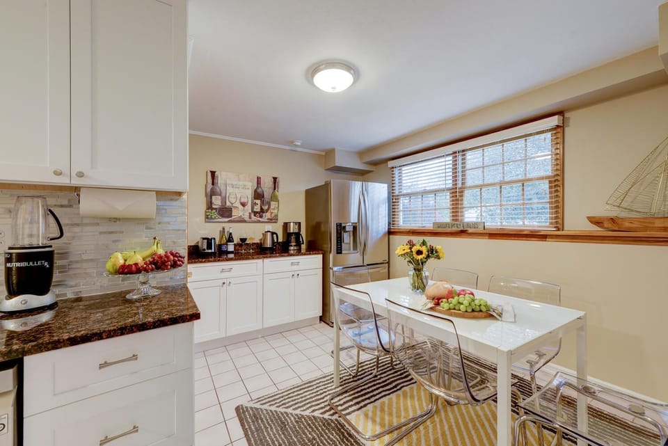 Full Kitchen with high end appliances and Dinning table for 8 people