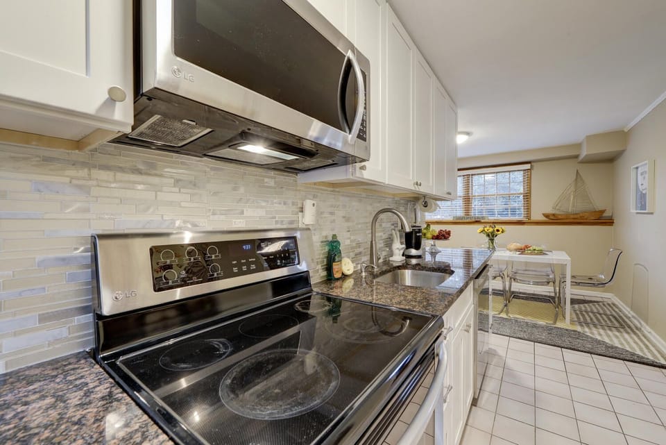Full Kitchen w/Cooking area