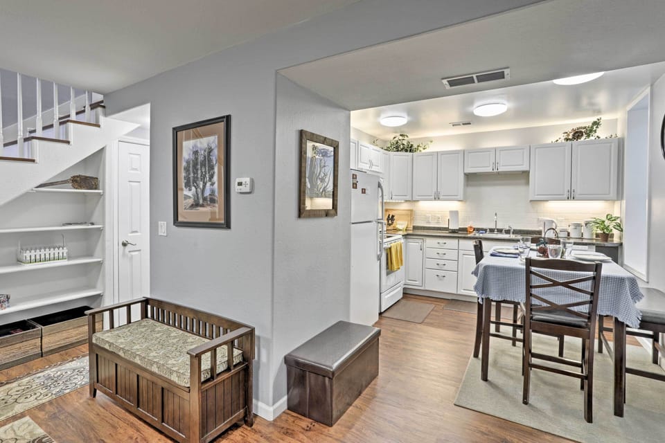 Kitchen & Dining Area
