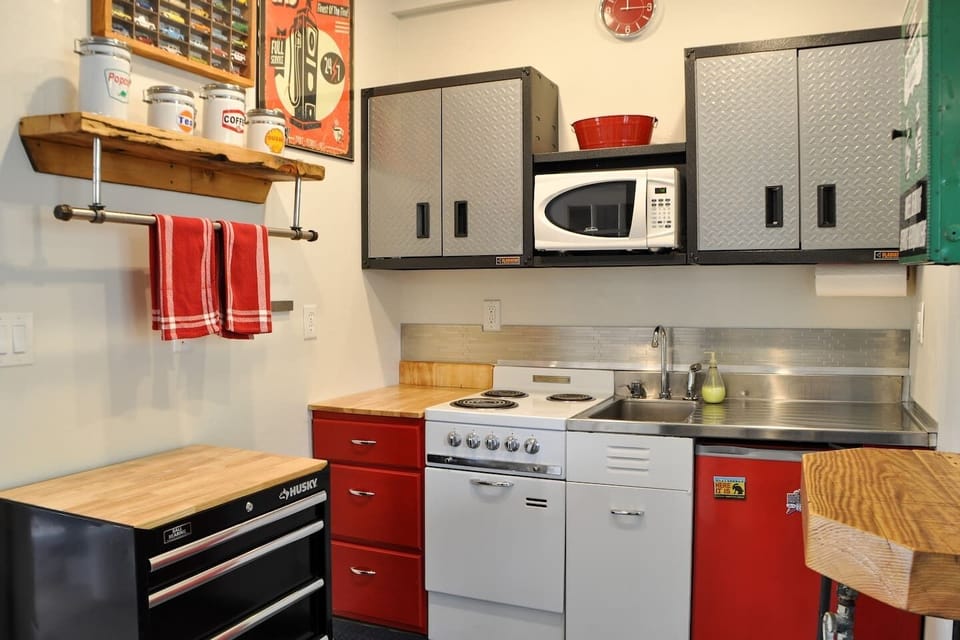 Well stocked vintage mini kitchen. We have all the "tools" you will need.